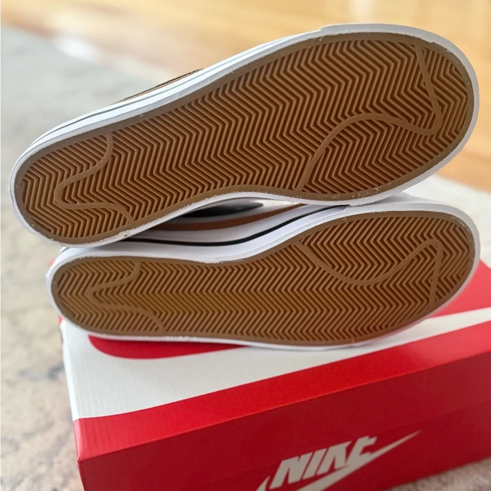 Nike Court Legacy White Black Gum Sneakers Youth 6Y Women’s 7.5 New